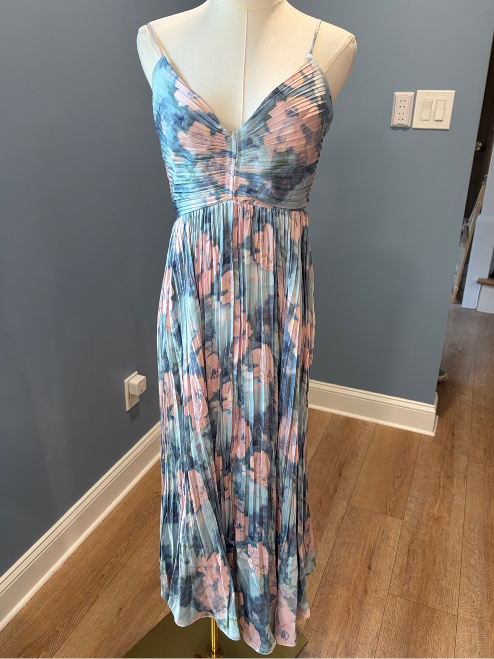 ASTR The Label Floral Pleated Maxi Dress Blue Pink Ruched Bust Size Small